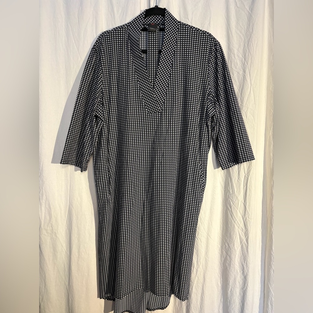 PENN&INK N.Y. Black and White Patterned dress with tie.